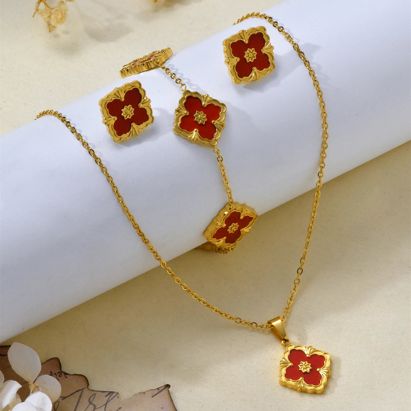 Vintage Elegant Stainless Steel 18K Gold Plated Clover Hypoallergenic Waterproof Necklace Bracelet Earrings Women'S Jewelry Set