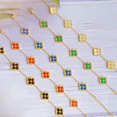 An elegant French collarbone chain that doesn't need to be removed when taking a bath