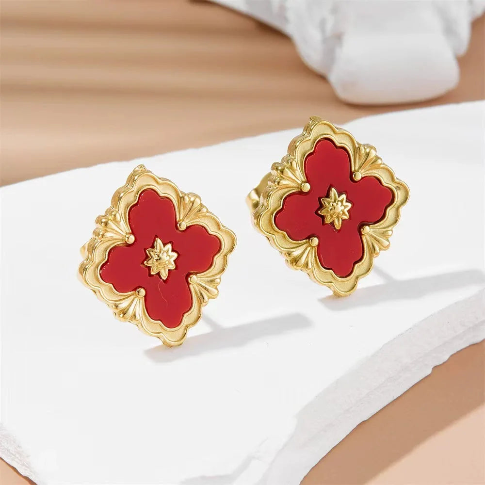 An elegant French collarbone chain that doesn't need to be removed when taking a bath