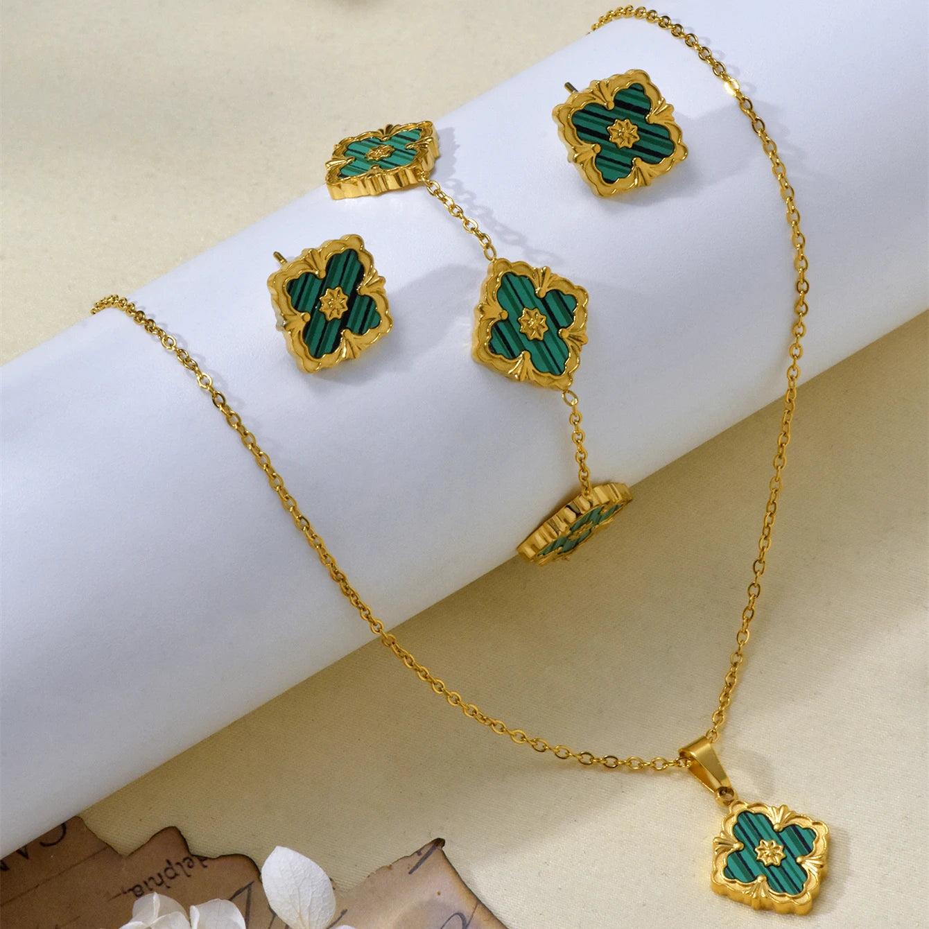 Vintage Elegant Stainless Steel 18K Gold Plated Clover Hypoallergenic Waterproof Necklace Bracelet Earrings Women'S Jewelry Set