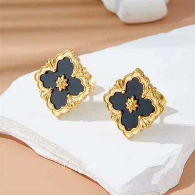 An elegant French collarbone chain that doesn't need to be removed when taking a bath