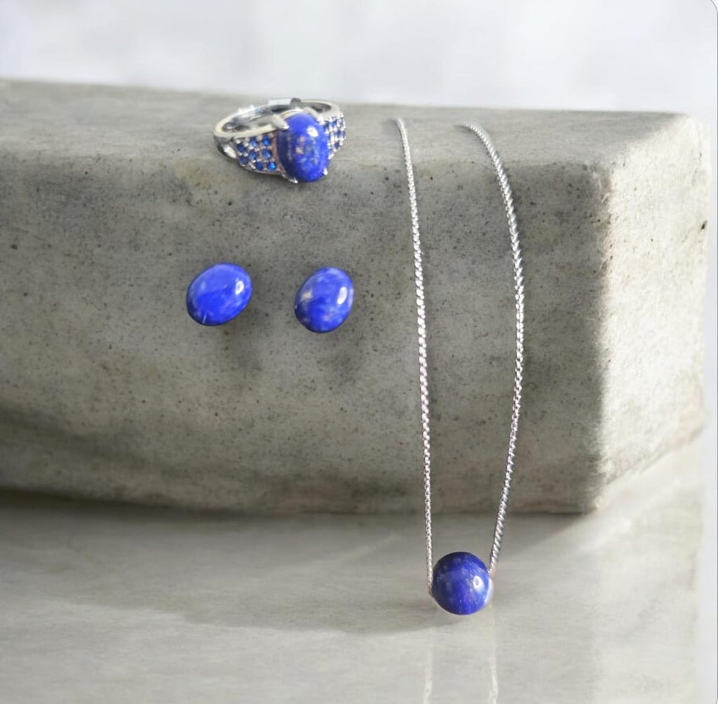 Exklusives Schmuckset aus rhodiniertem 925er Silber mit natürlichem Lapis Lazuli